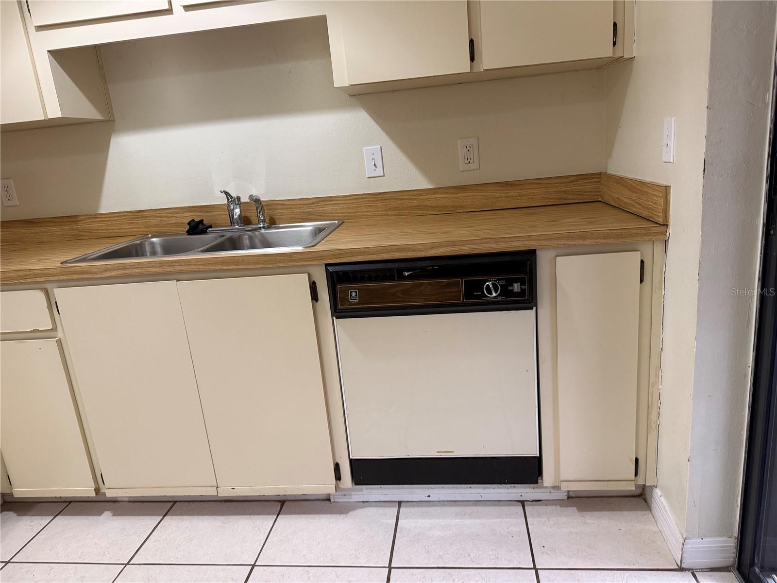 TOWNHOMES WINTER GARDEN - Residential