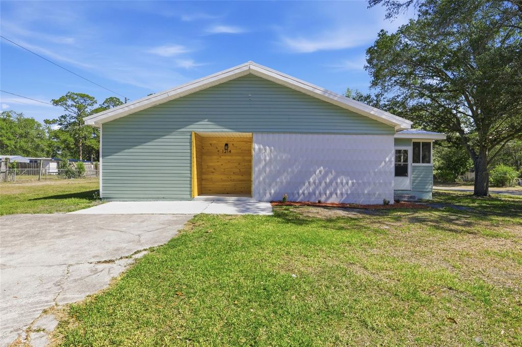 Photo of 1214 NE 28th Avenue, Gainesville, FL 32609 (MLS # GC539809)