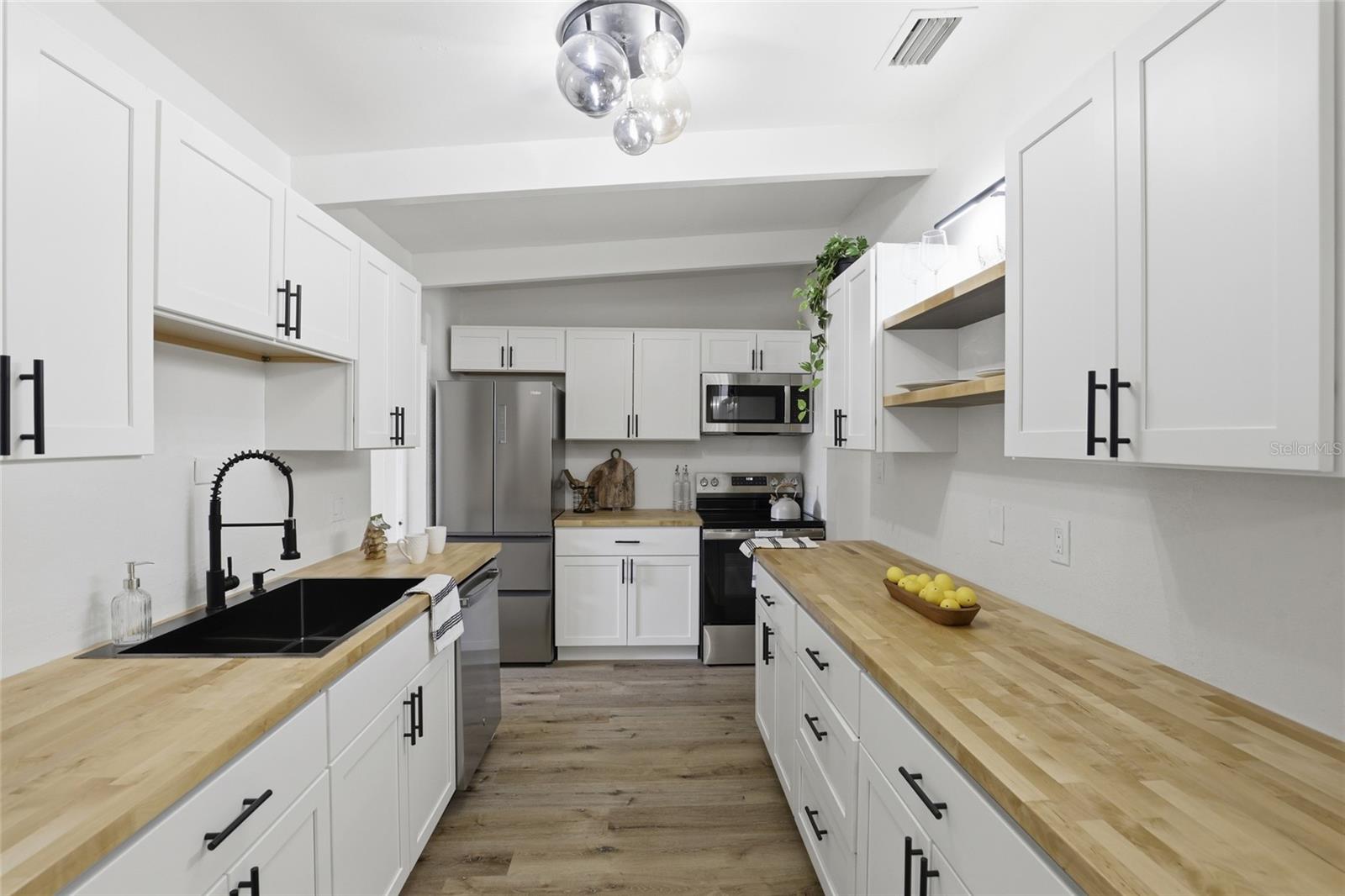 HIGHLAND COURT MANOR - Residential