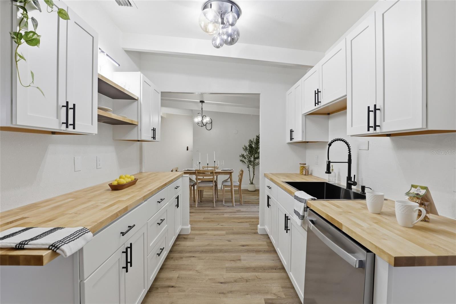 HIGHLAND COURT MANOR - Residential