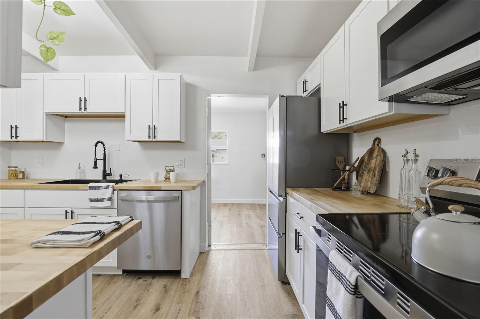 HIGHLAND COURT MANOR - Residential