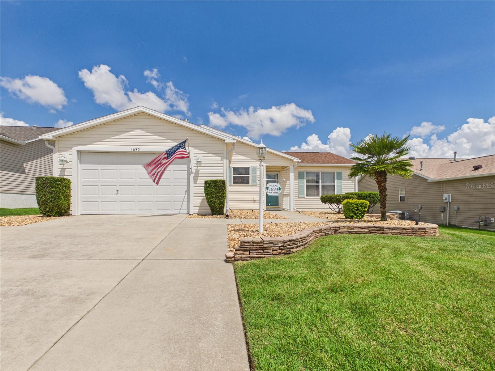 1693 BANBERRY RUN
