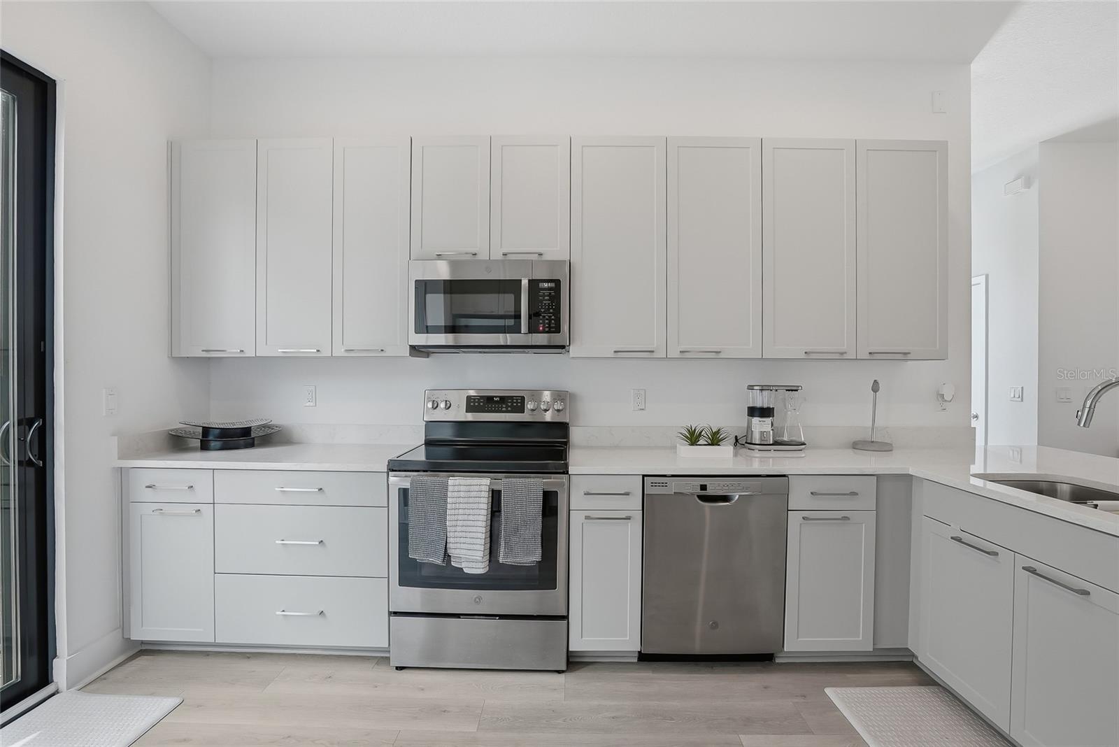 SOUTH WESTSHORE TWNHMS - Residential Lease