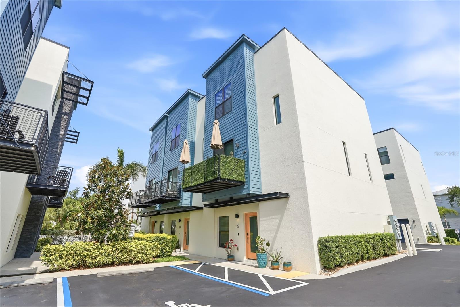 SOUTH WESTSHORE TWNHMS - Residential Lease