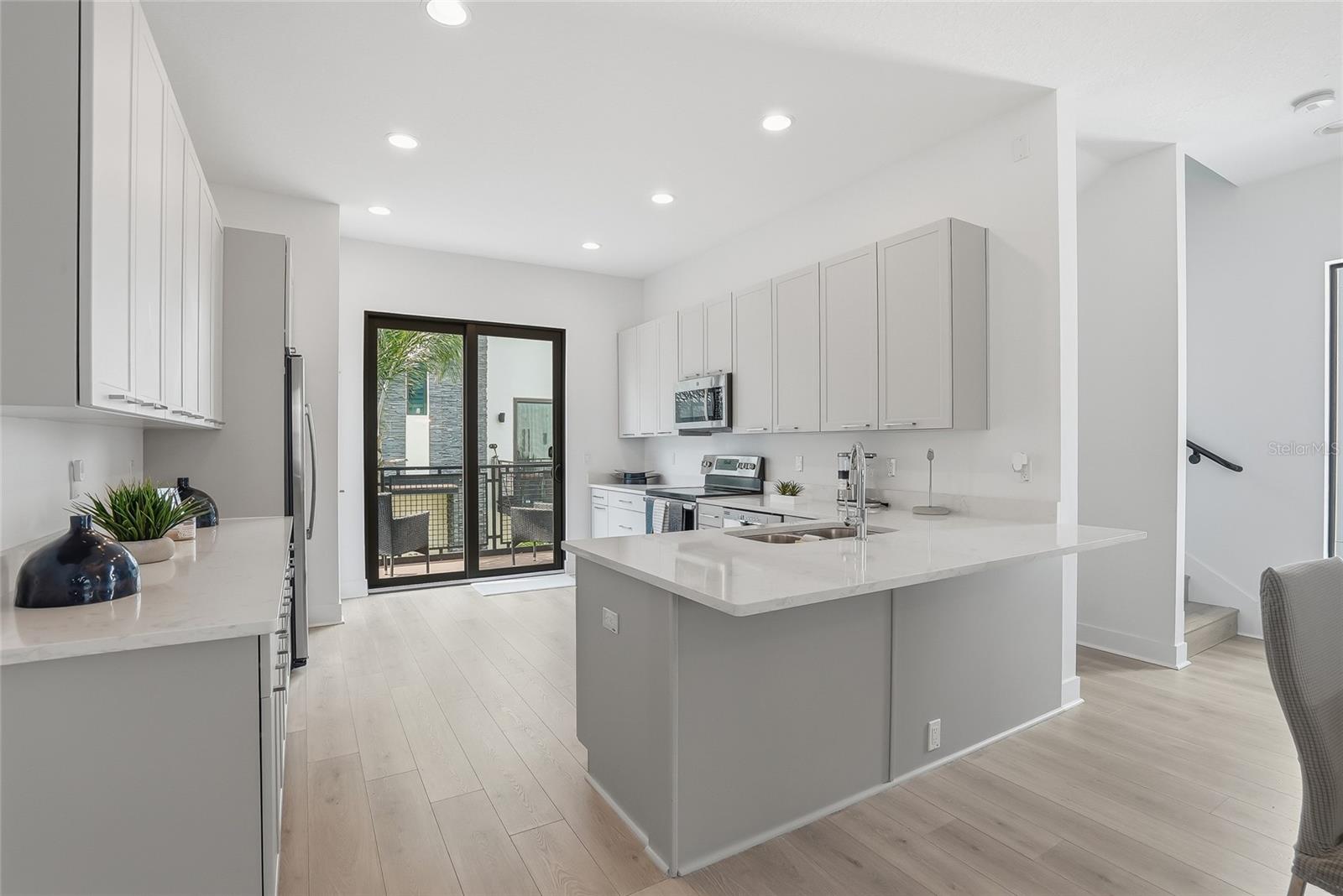 SOUTH WESTSHORE TWNHMS - Residential Lease