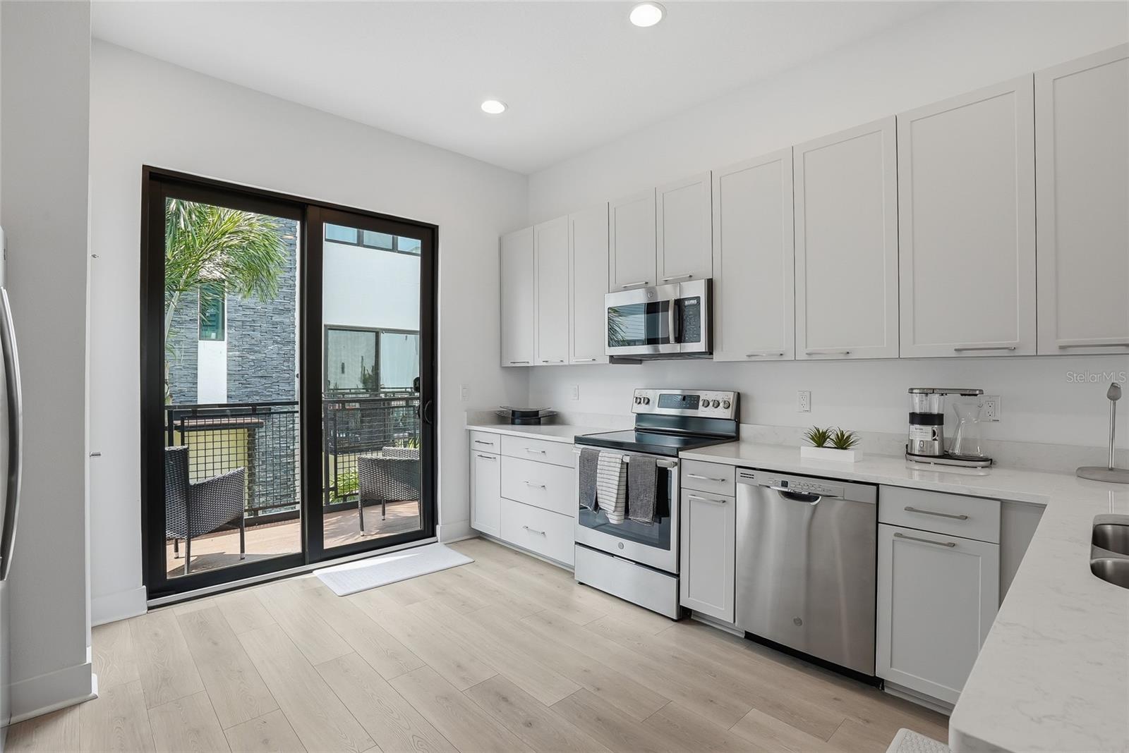 SOUTH WESTSHORE TWNHMS - Residential Lease