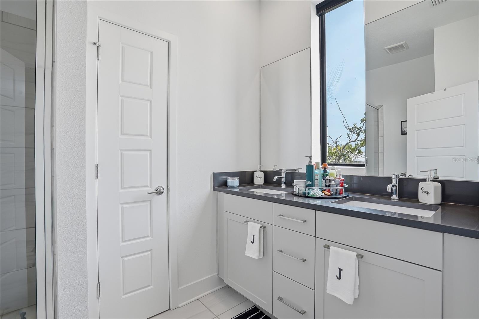 SOUTH WESTSHORE TWNHMS - Residential Lease