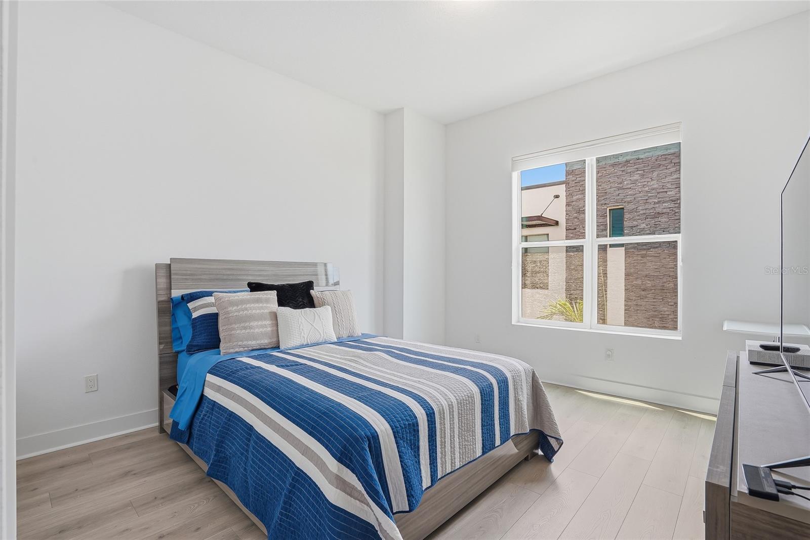 SOUTH WESTSHORE TWNHMS - Residential Lease