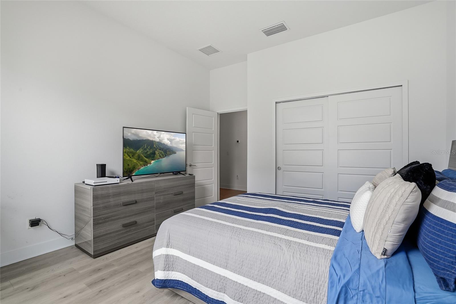 SOUTH WESTSHORE TWNHMS - Residential Lease