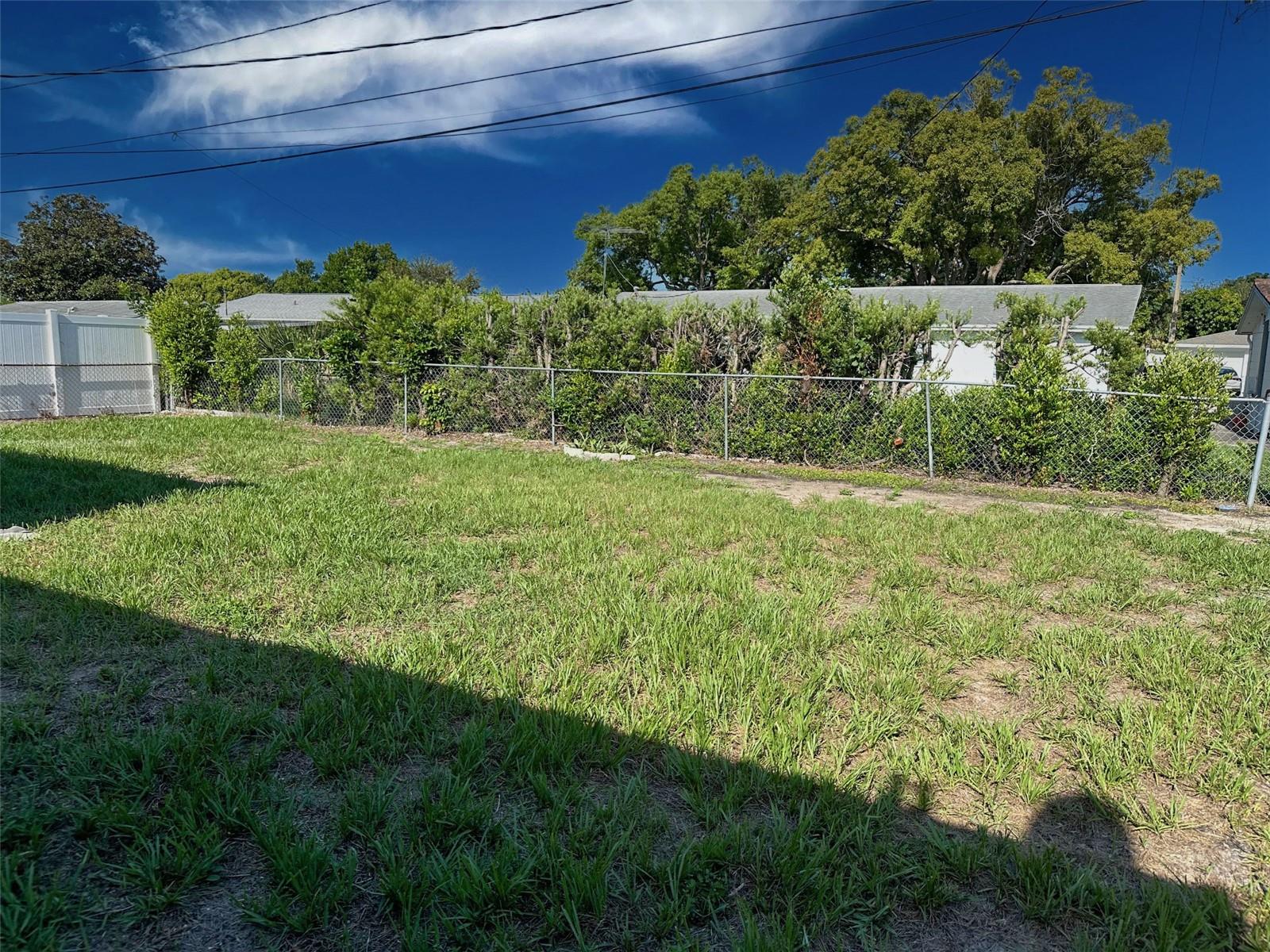 COLONIAL MANOR - Residential Lease