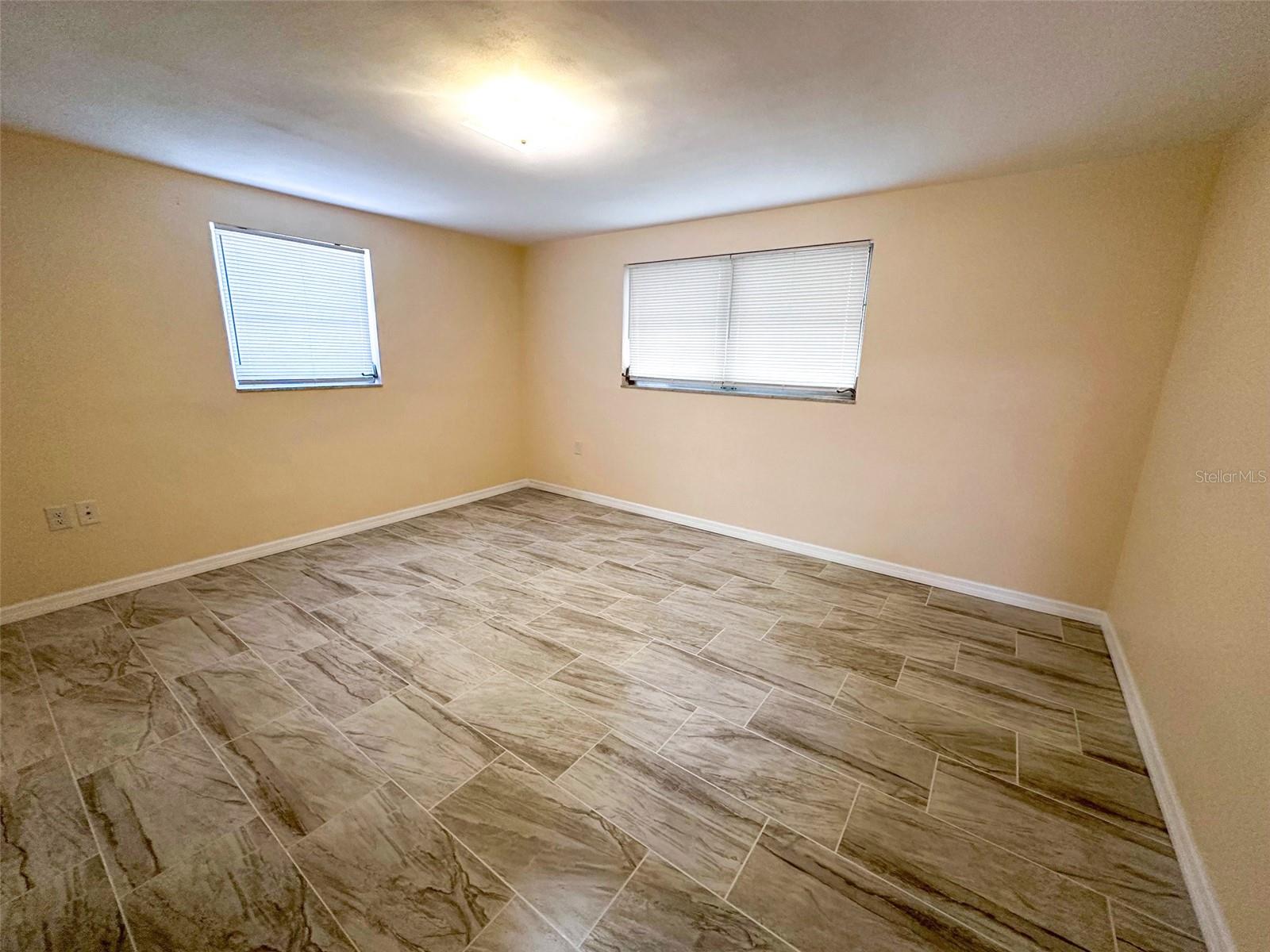 COLONIAL MANOR - Residential Lease