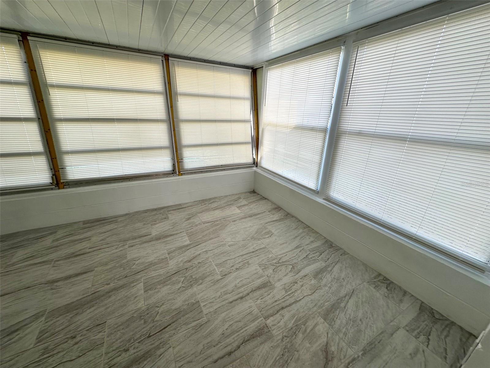 COLONIAL MANOR - Residential Lease