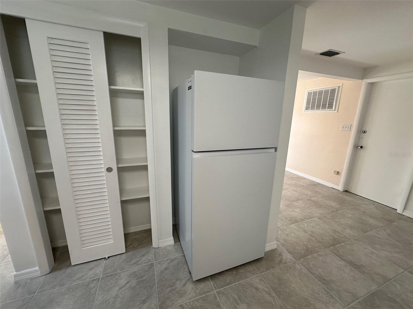 COLONIAL MANOR - Residential Lease