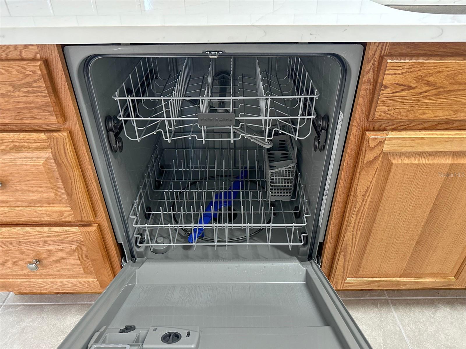 COLONIAL MANOR - Residential Lease