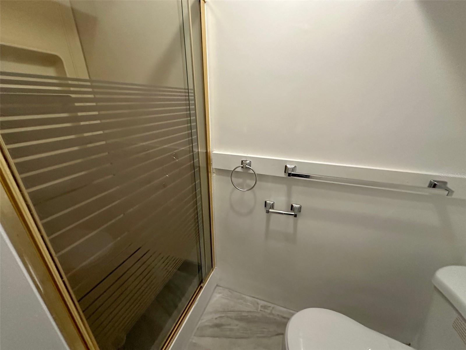 COLONIAL MANOR - Residential Lease