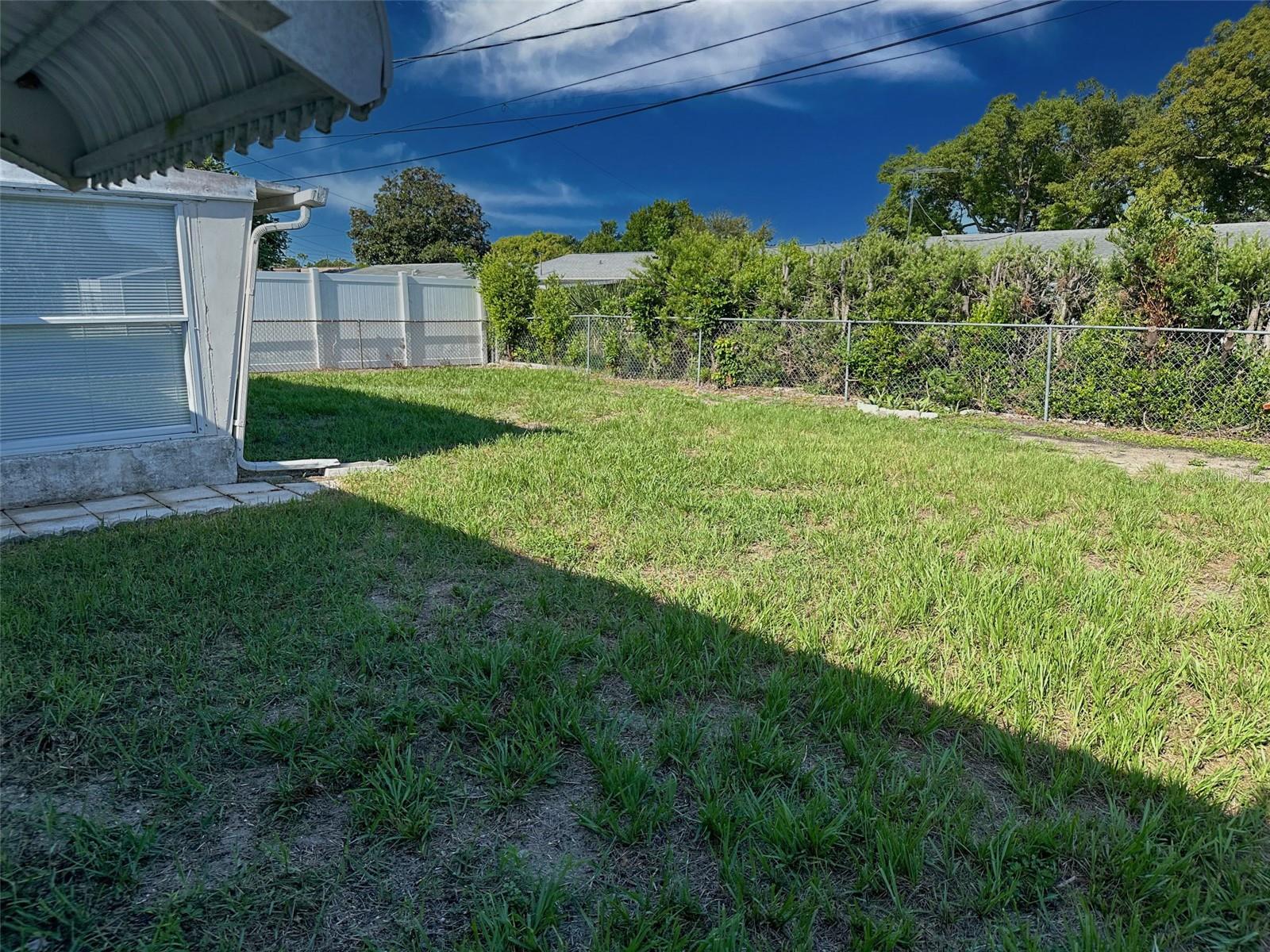 COLONIAL MANOR - Residential Lease