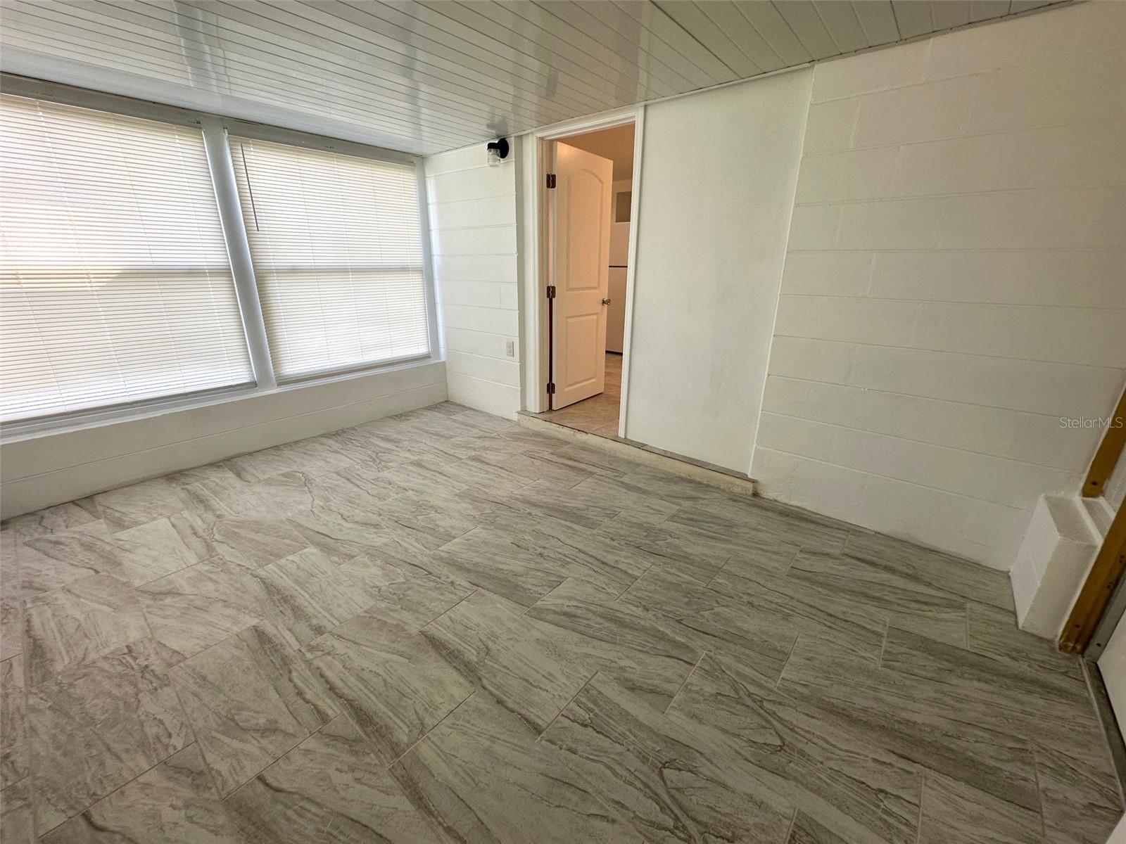 COLONIAL MANOR - Residential Lease