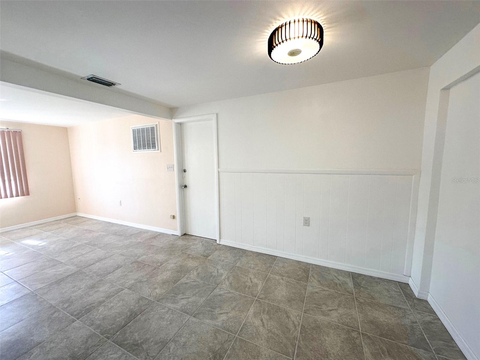 COLONIAL MANOR - Residential Lease