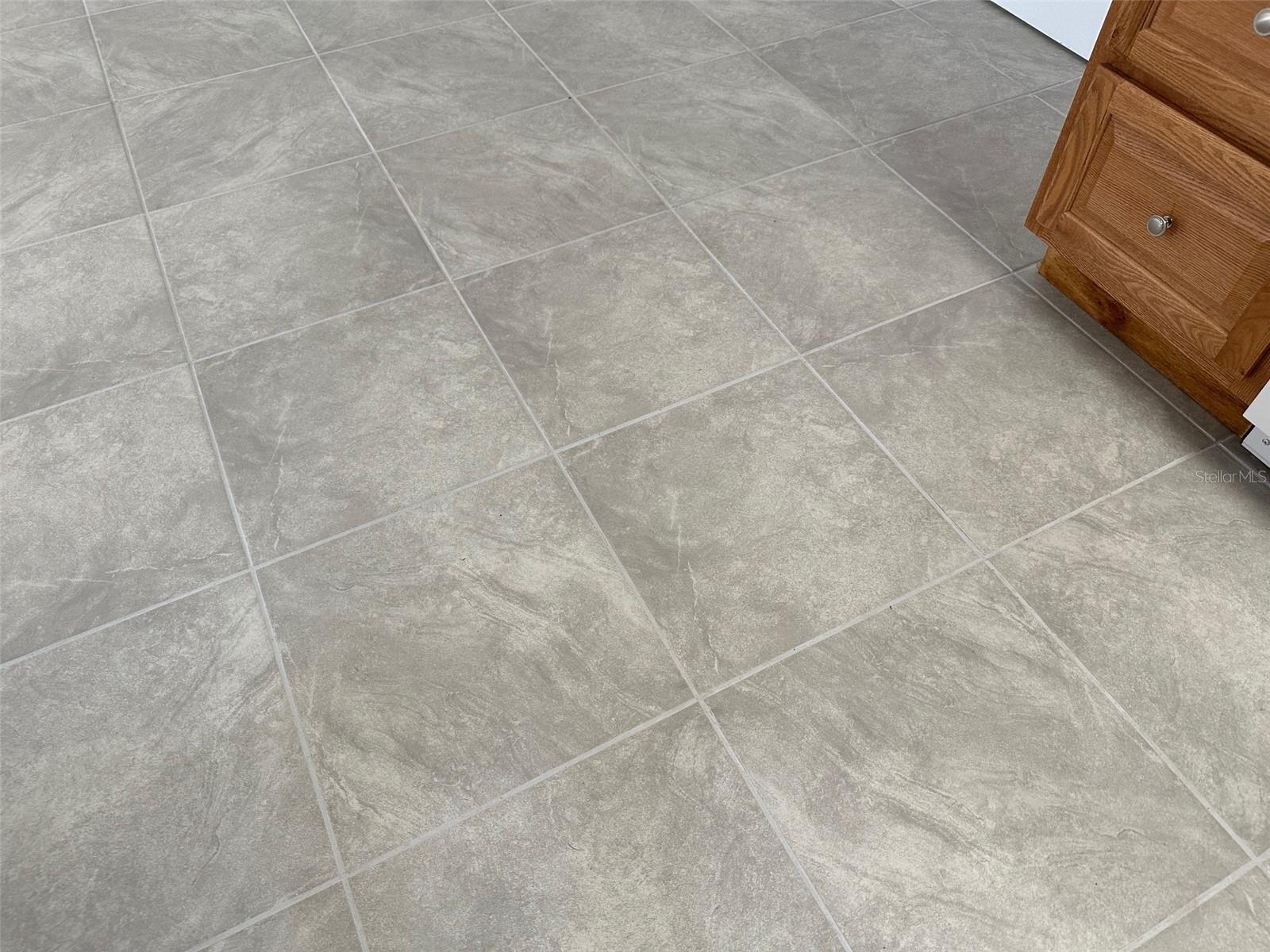 COLONIAL MANOR - Residential Lease