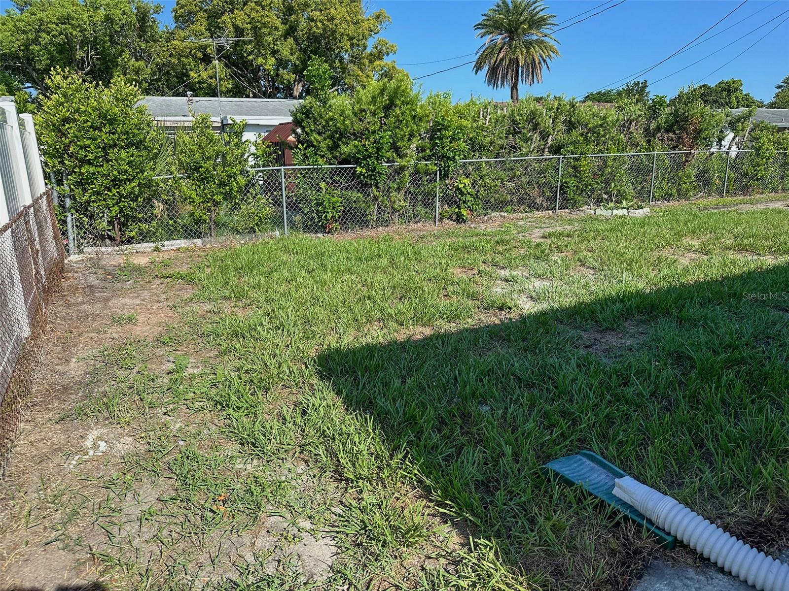 COLONIAL MANOR - Residential Lease