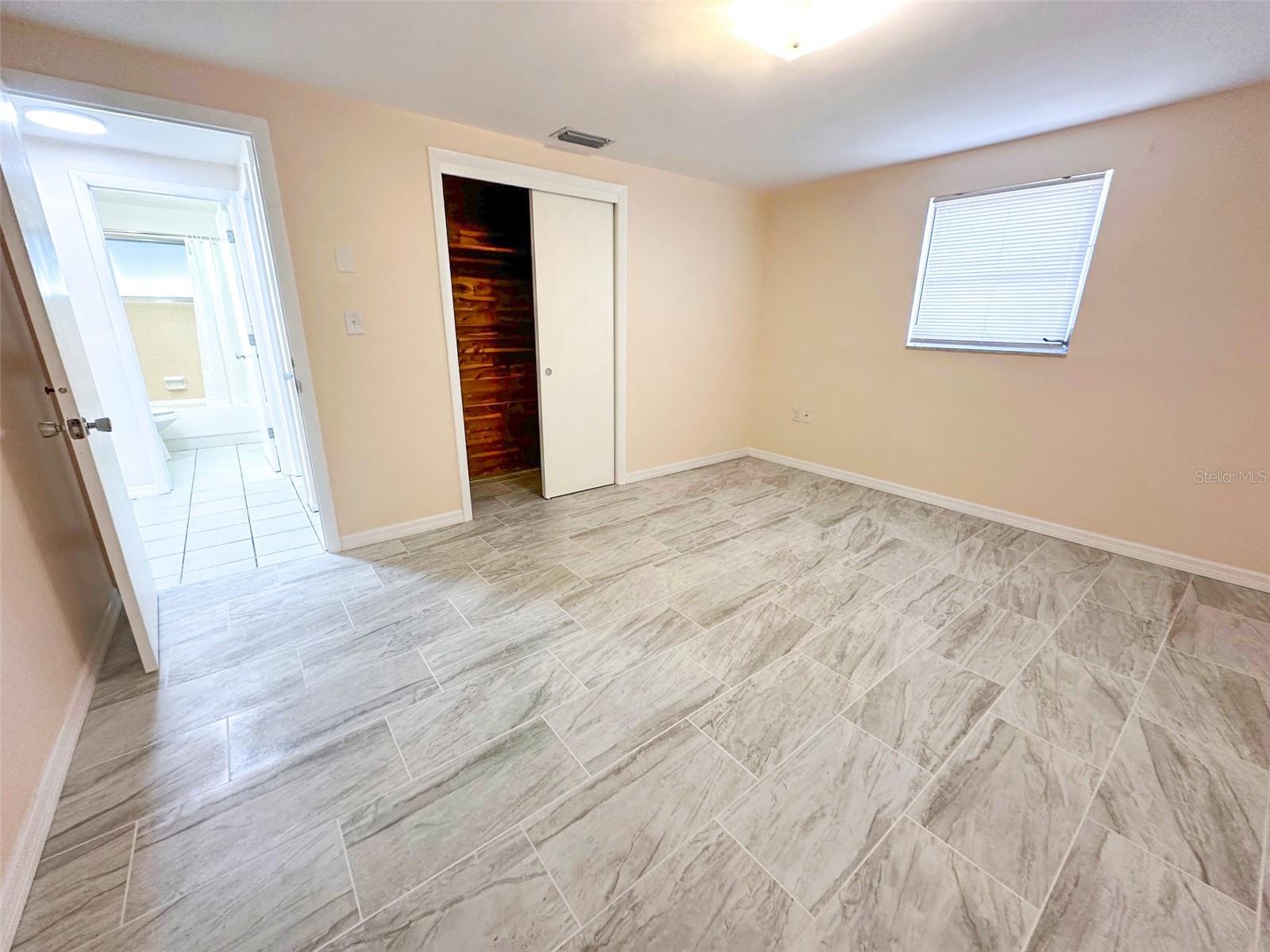 COLONIAL MANOR - Residential Lease