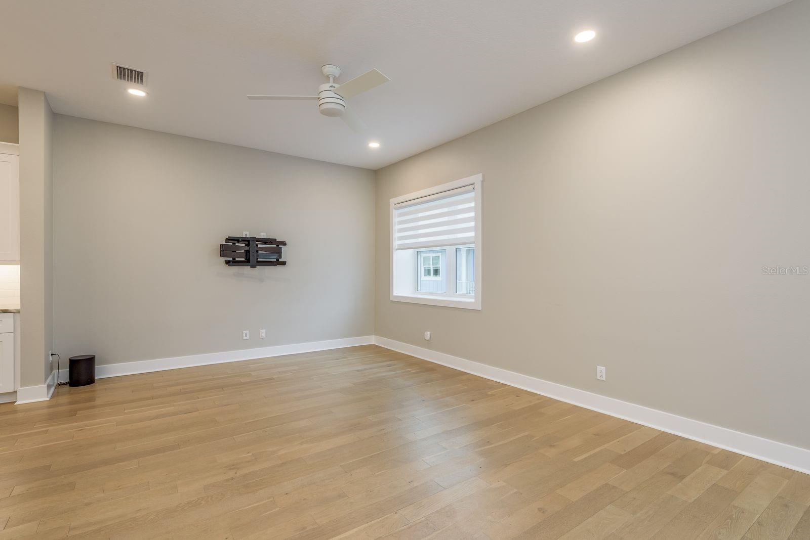 OAK BEND TWNHMS - Residential