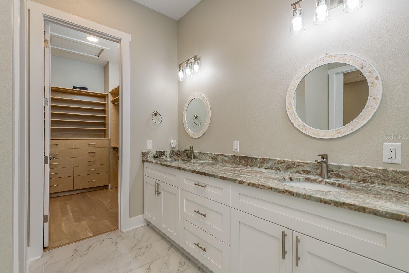 OAK BEND TWNHMS - Residential