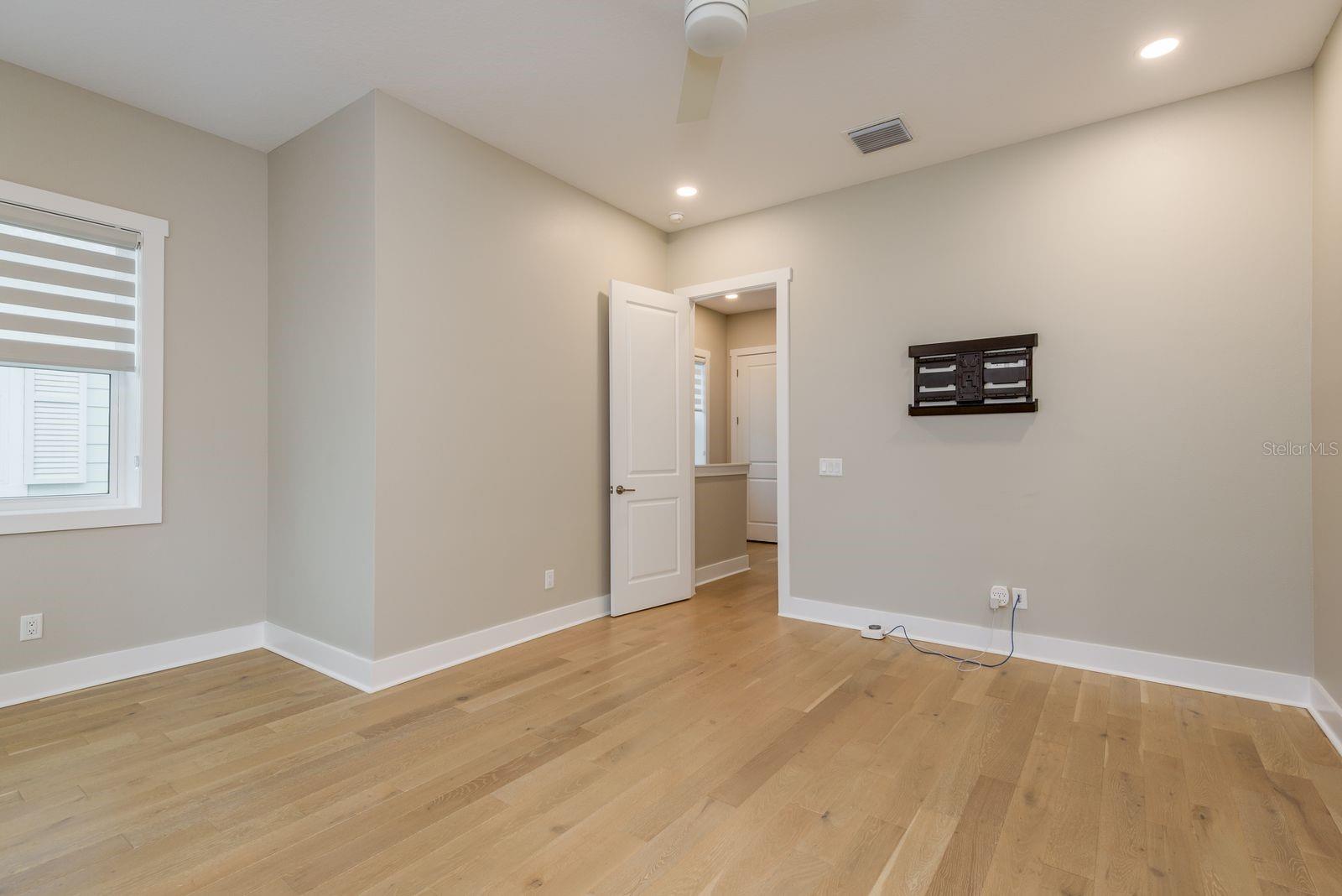 OAK BEND TWNHMS - Residential