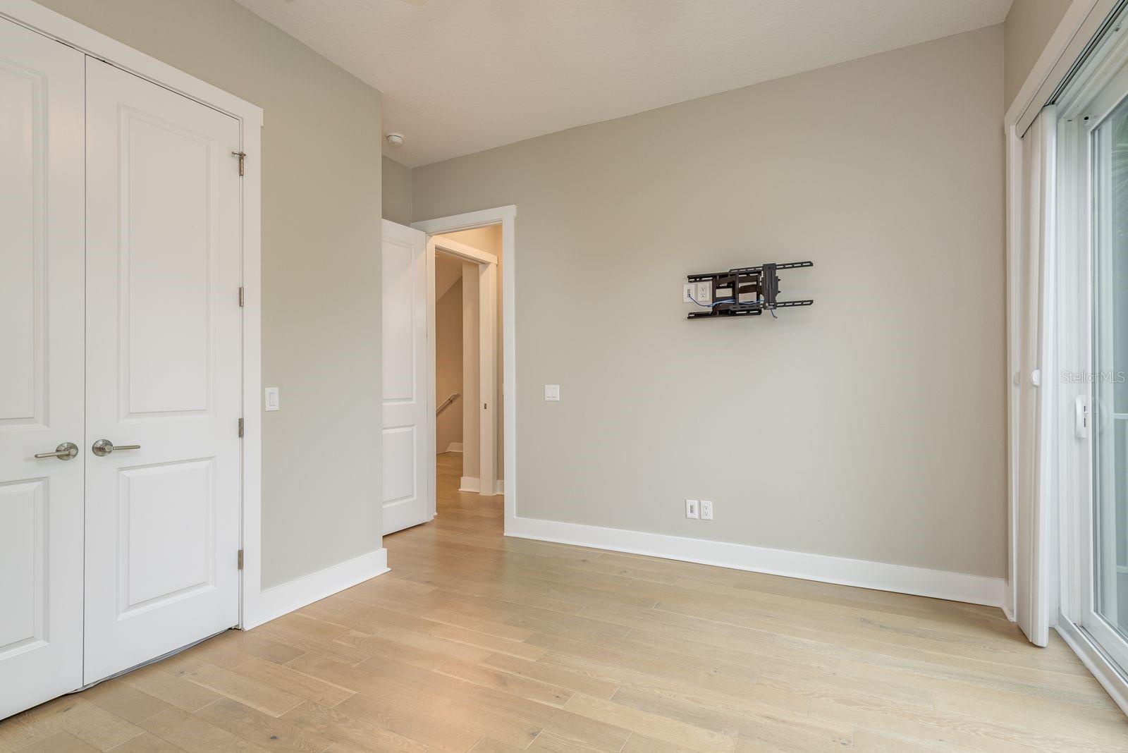 OAK BEND TWNHMS - Residential