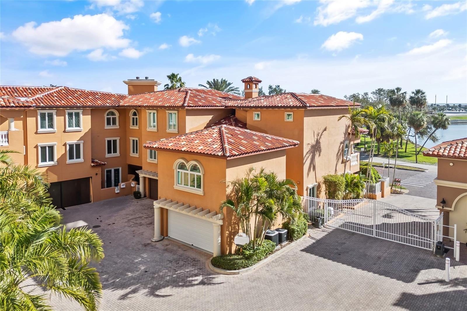 VINOY PLACE CONDO - Residential