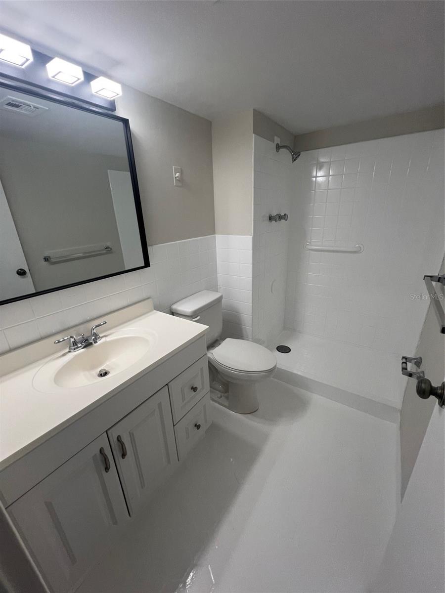 PARADISE ISLAND TOWERS CONDO - Residential Lease