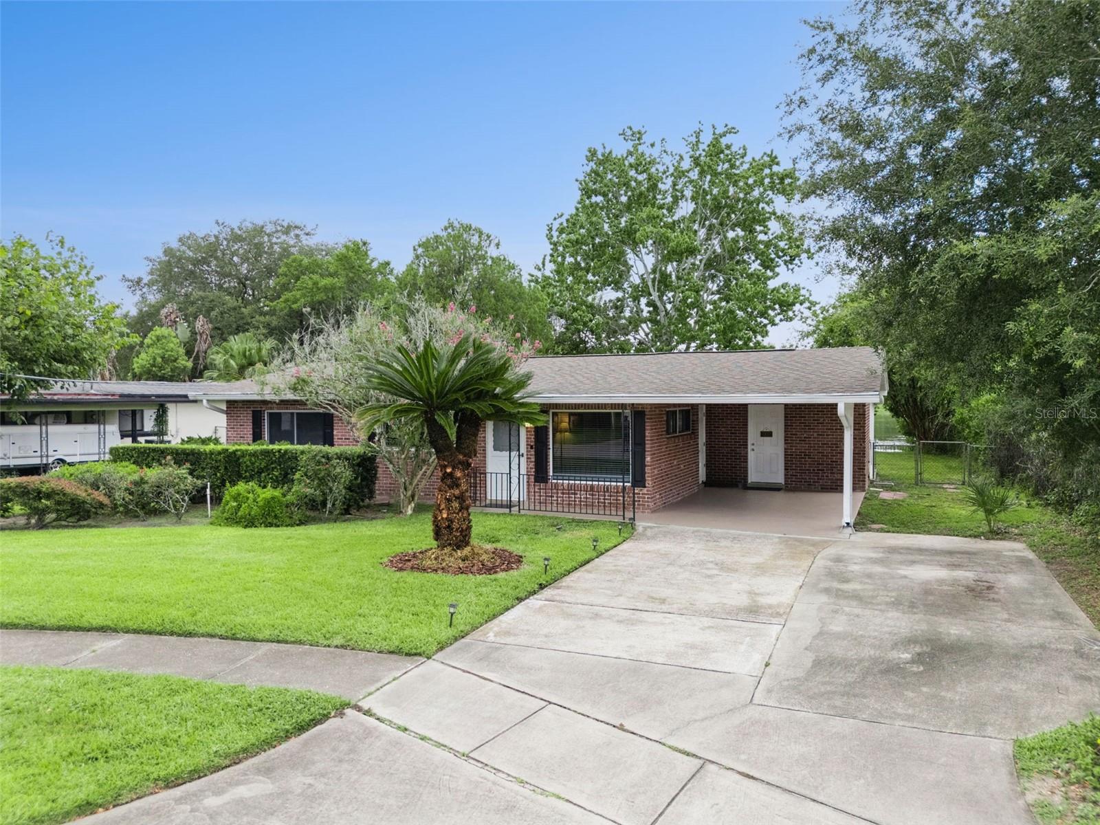 812 AGNES DRIVE