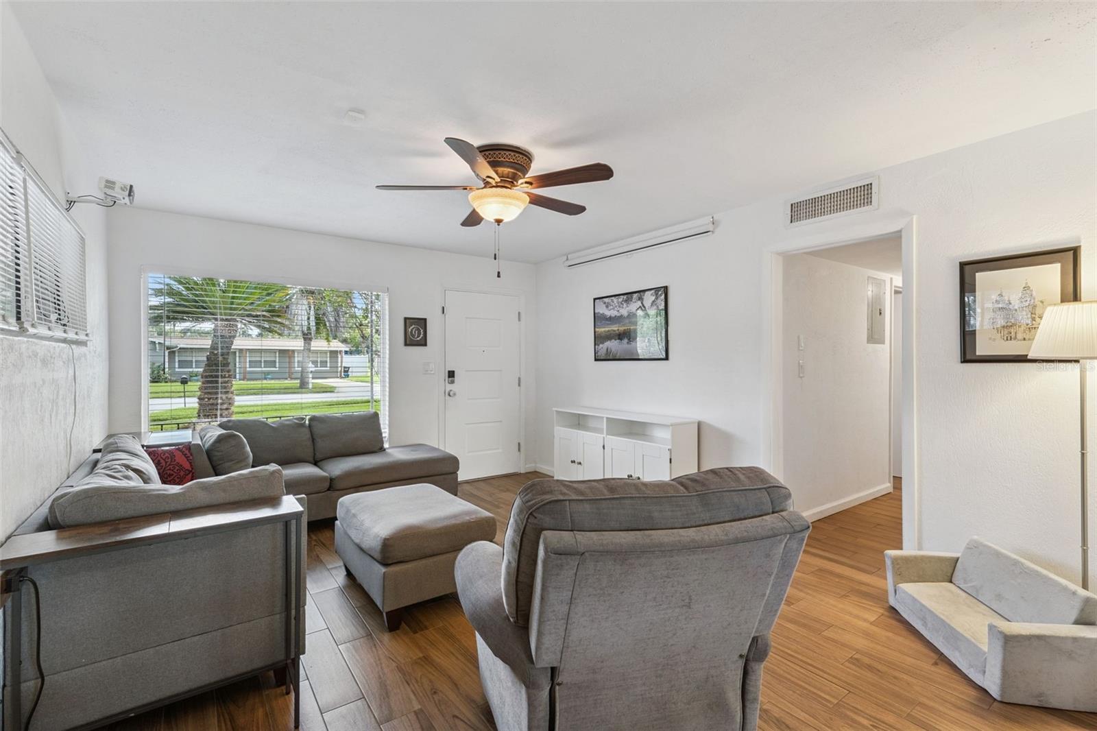 812 AGNES DRIVE