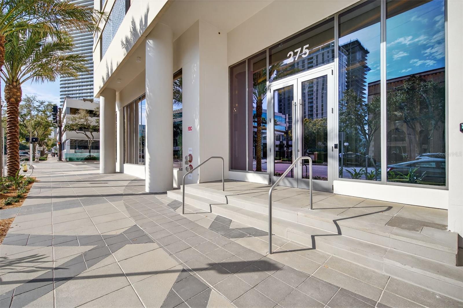 ART HOUSE - Residential Lease