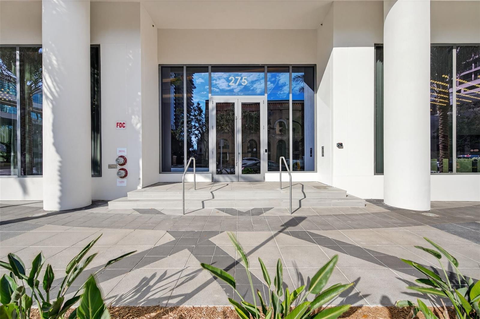 ART HOUSE - Residential Lease