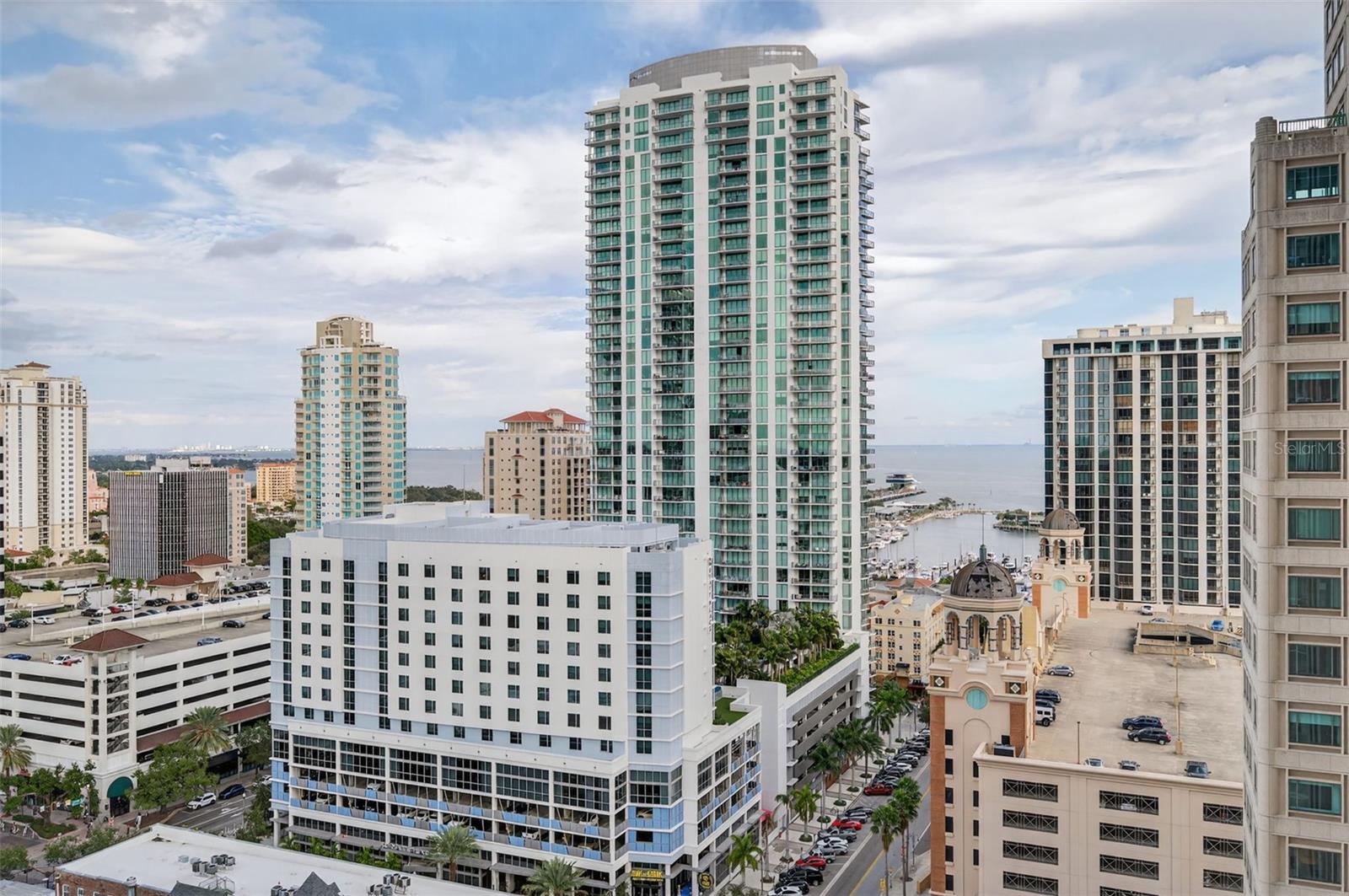 ART HOUSE - Residential Lease