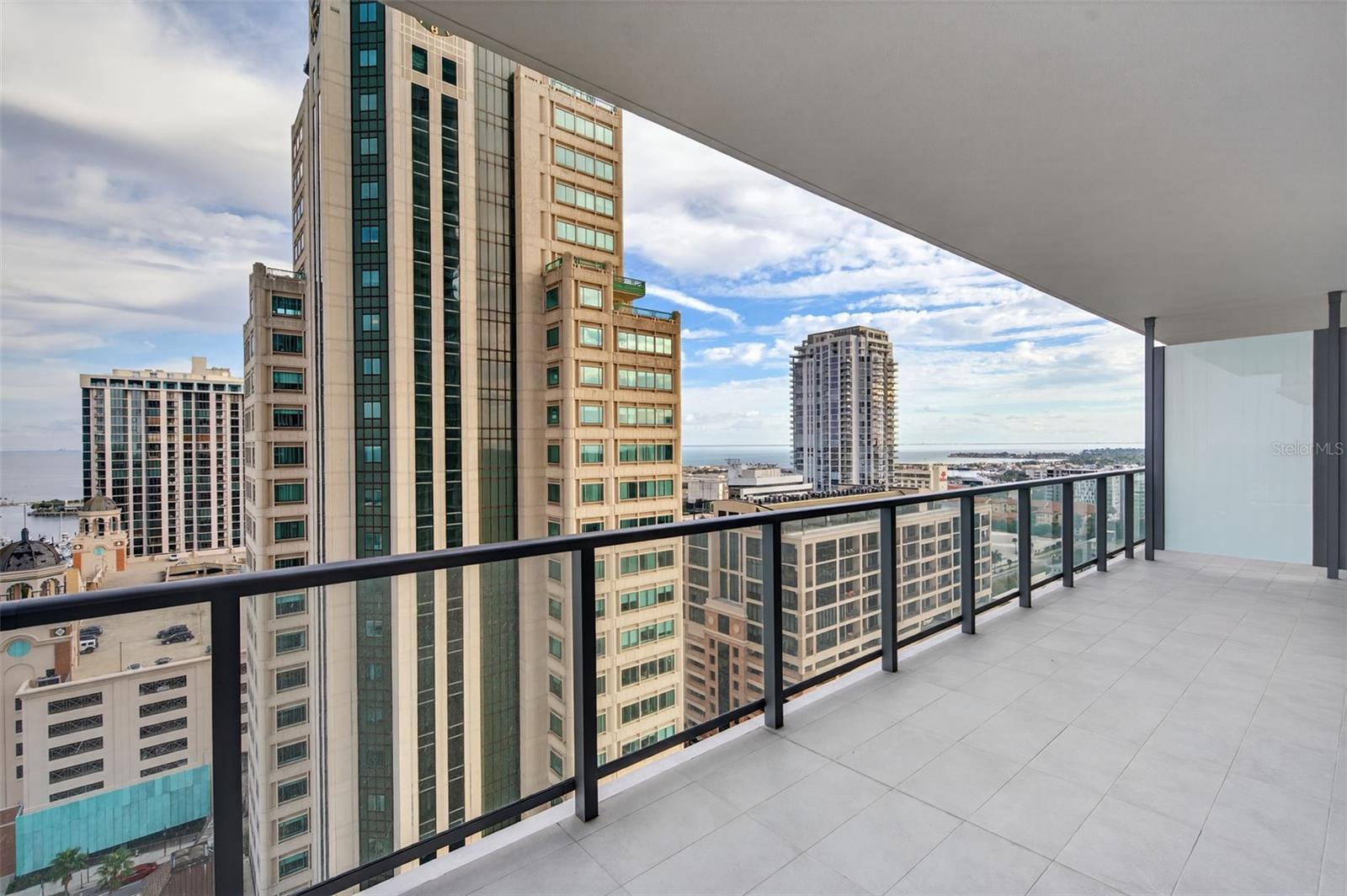 ART HOUSE - Residential Lease