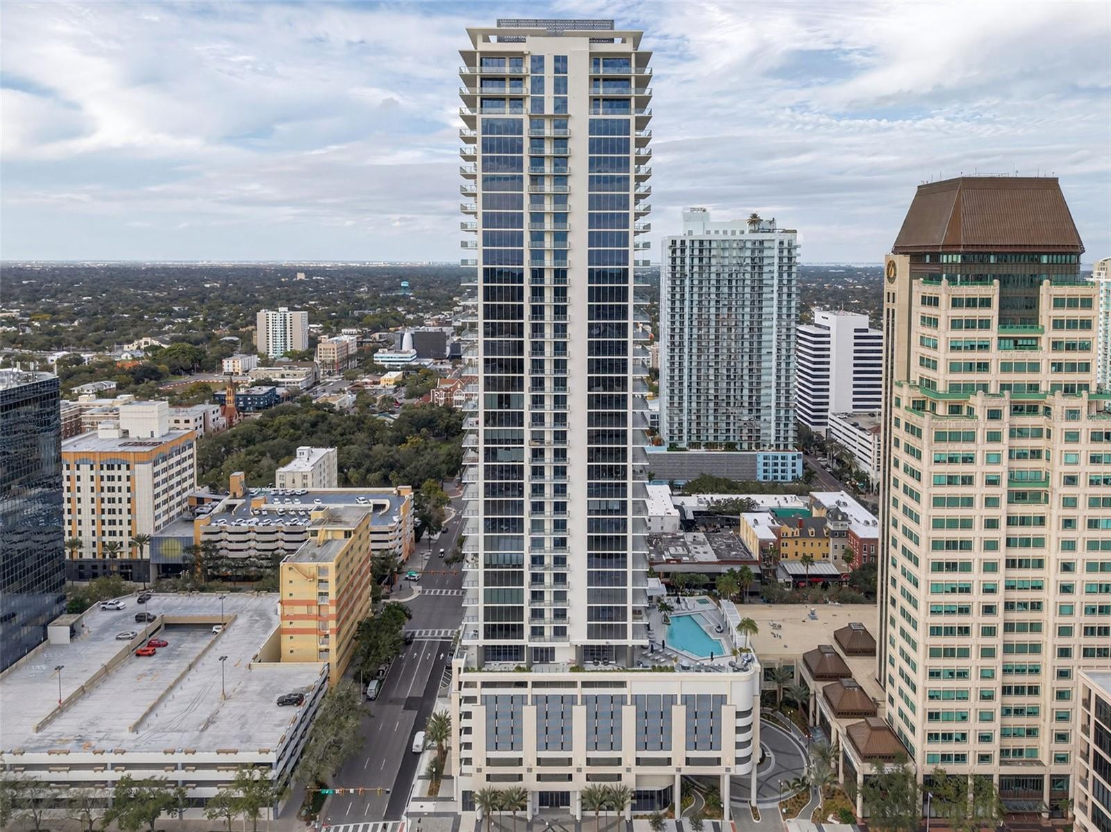 ART HOUSE - Residential Lease