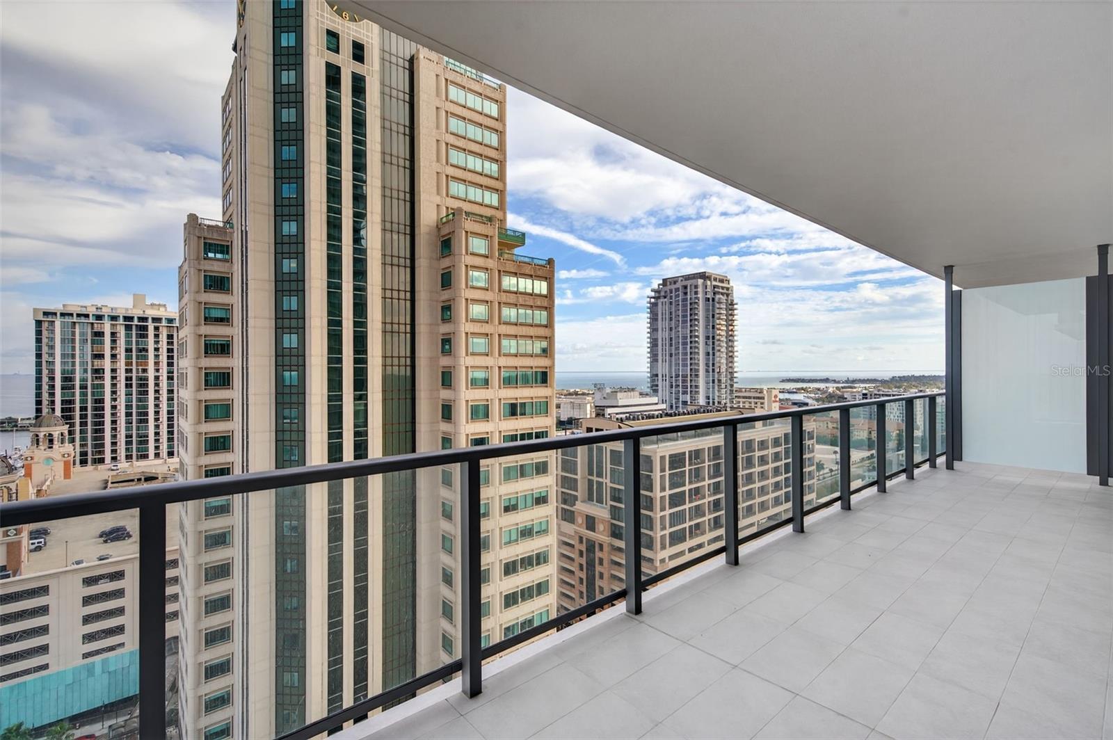 ART HOUSE - Residential Lease