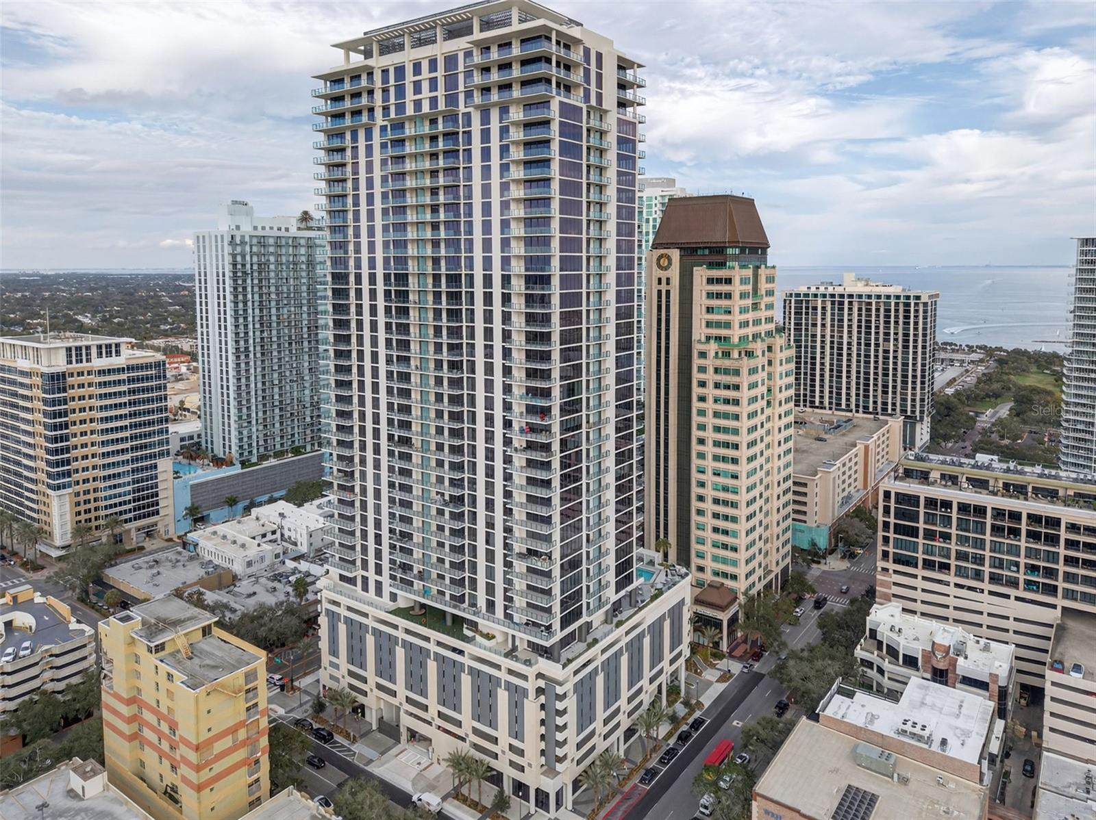 ART HOUSE - Residential Lease