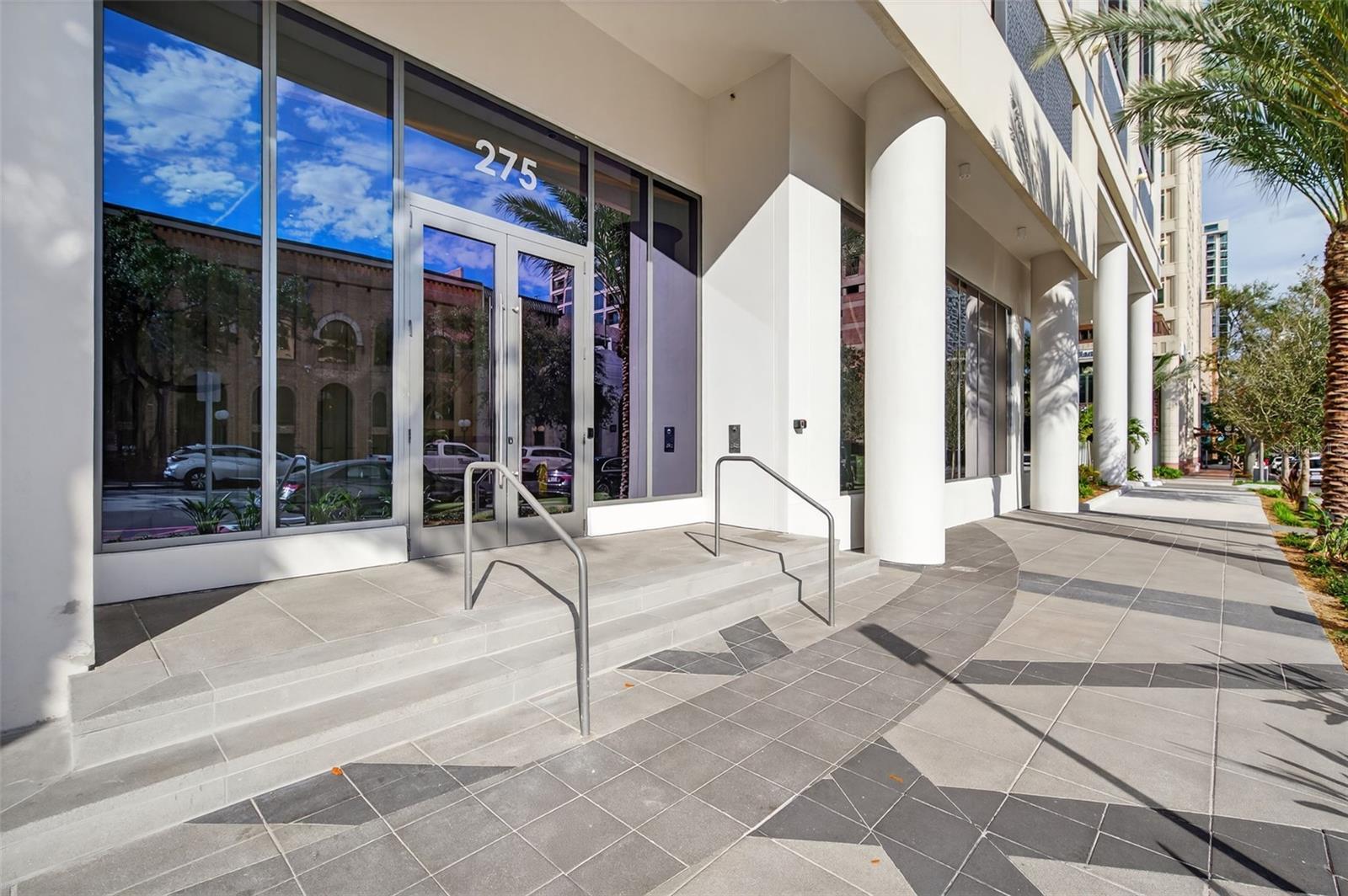 ART HOUSE - Residential Lease