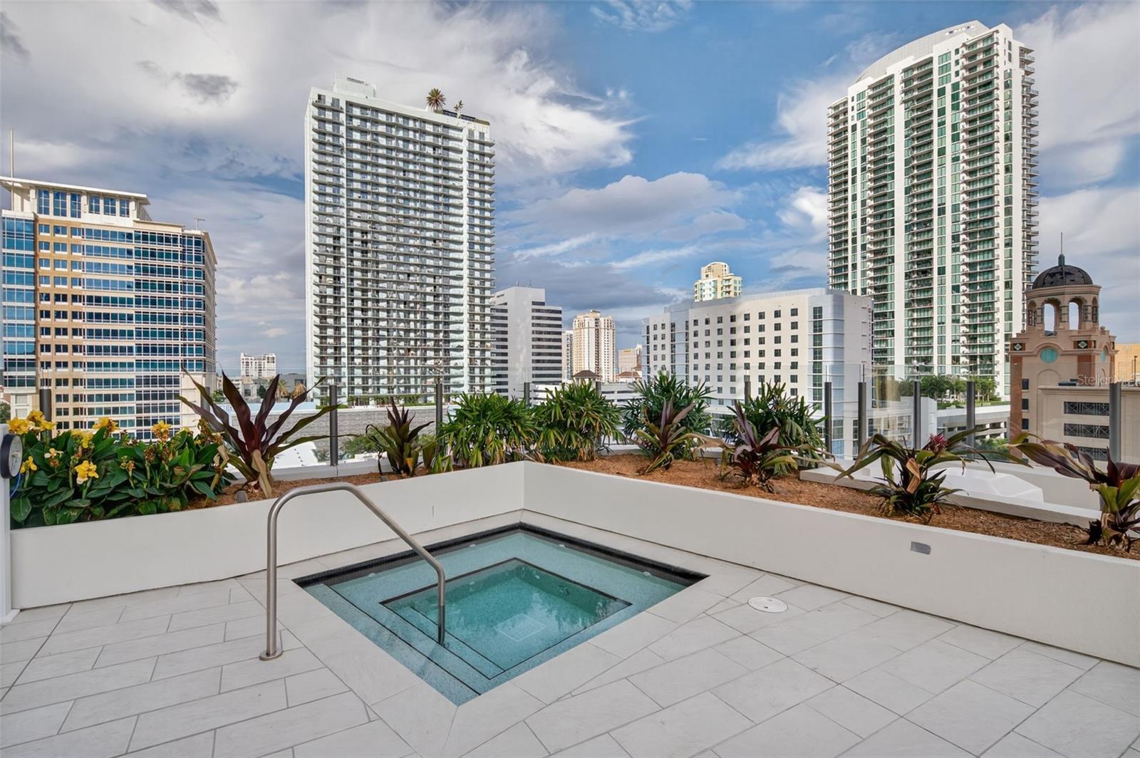 ART HOUSE - Residential Lease