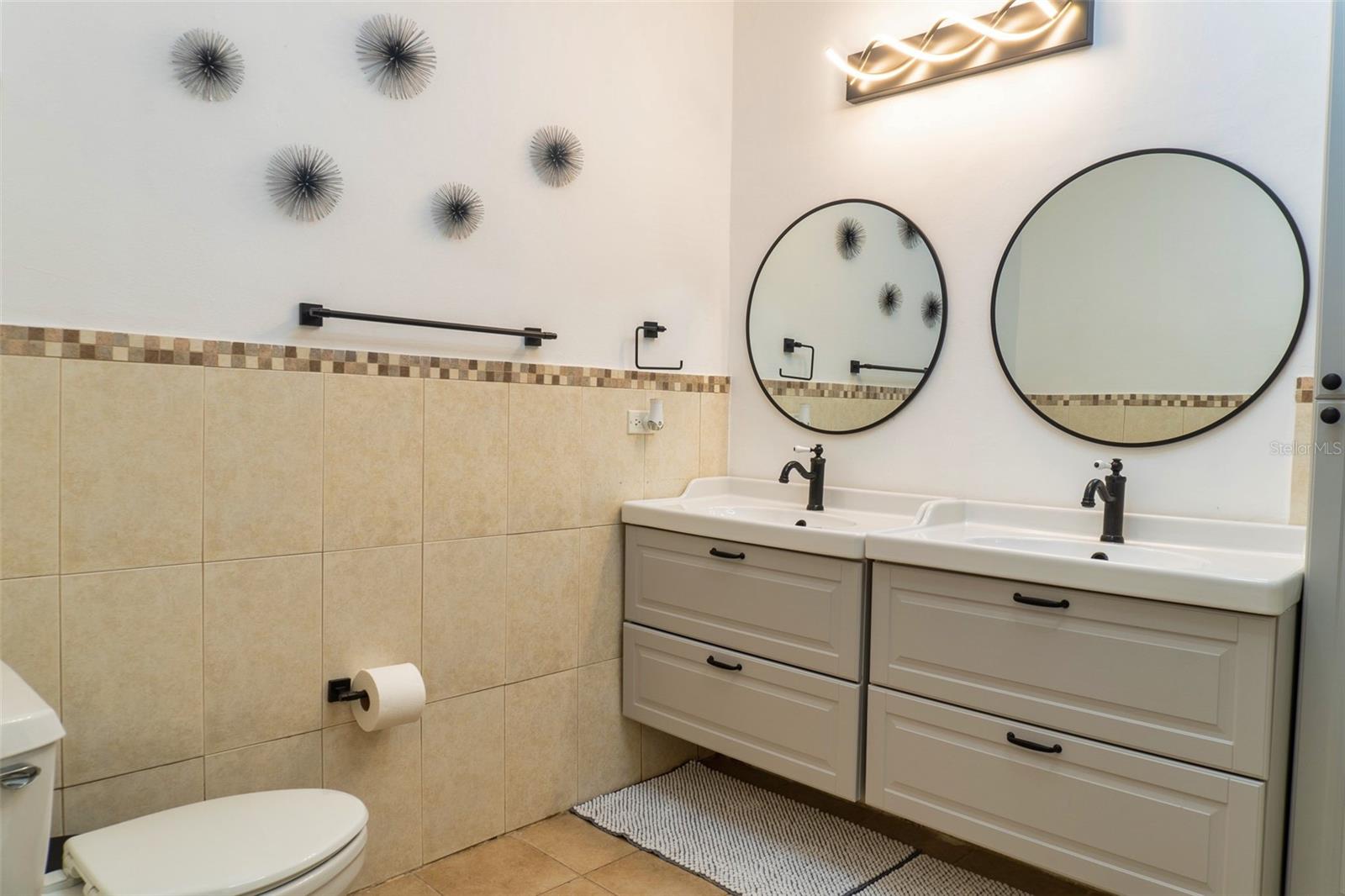 HARBOUR LAKES - Residential Lease