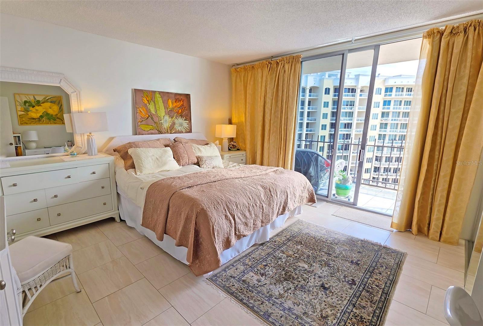 LIDO BEACH CLUB - Residential