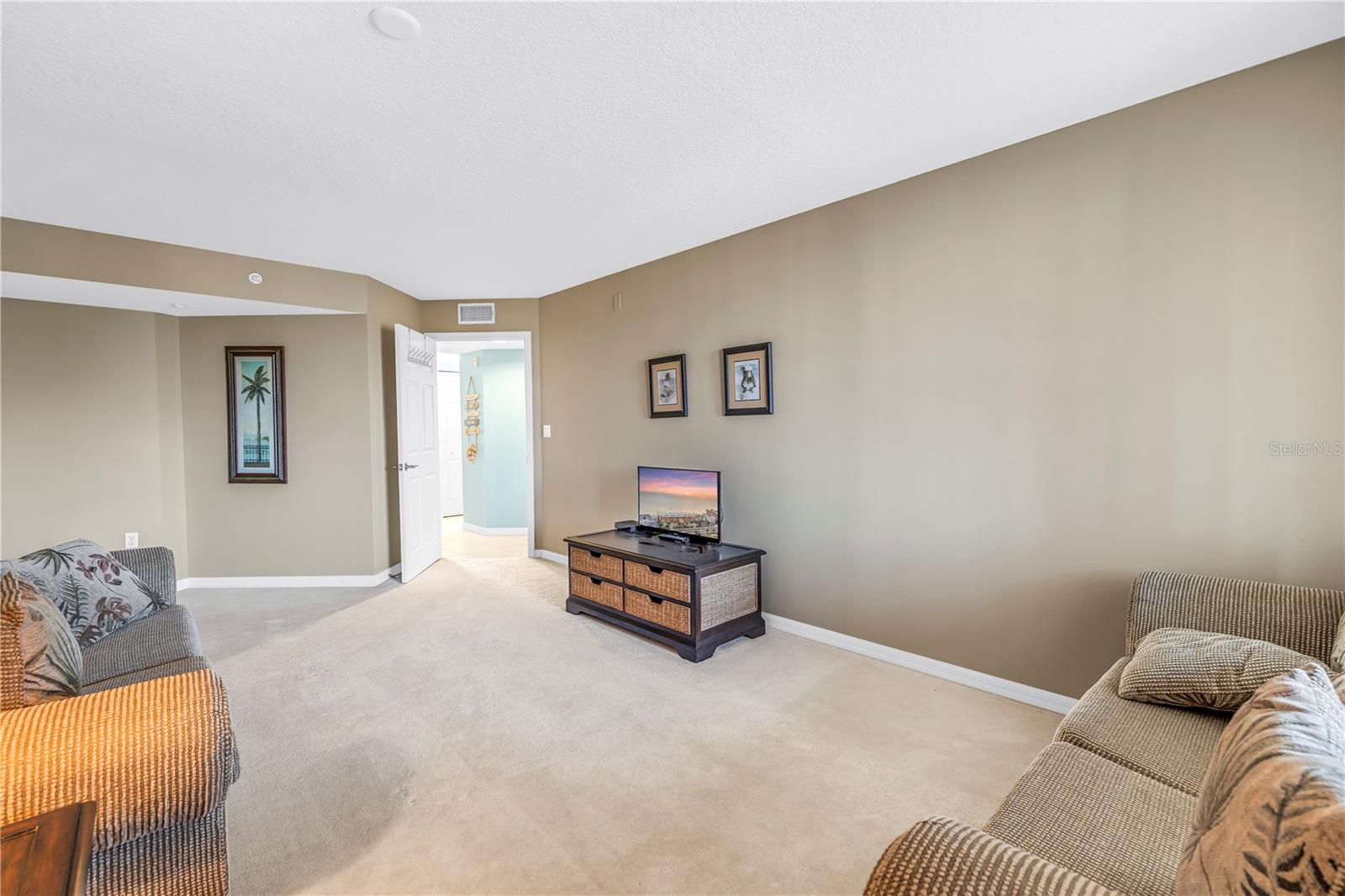 LA CONTESSA CONDO - Residential