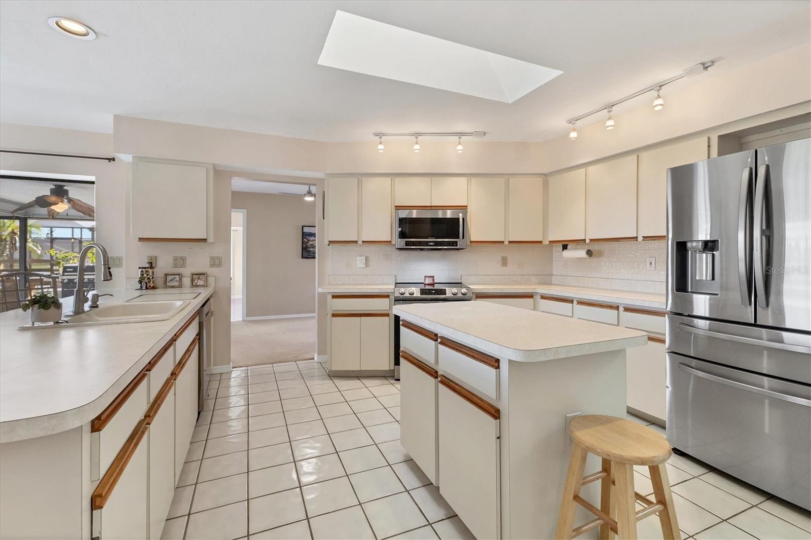 ROTONDA WEST PEBBLE BEACH - Residential