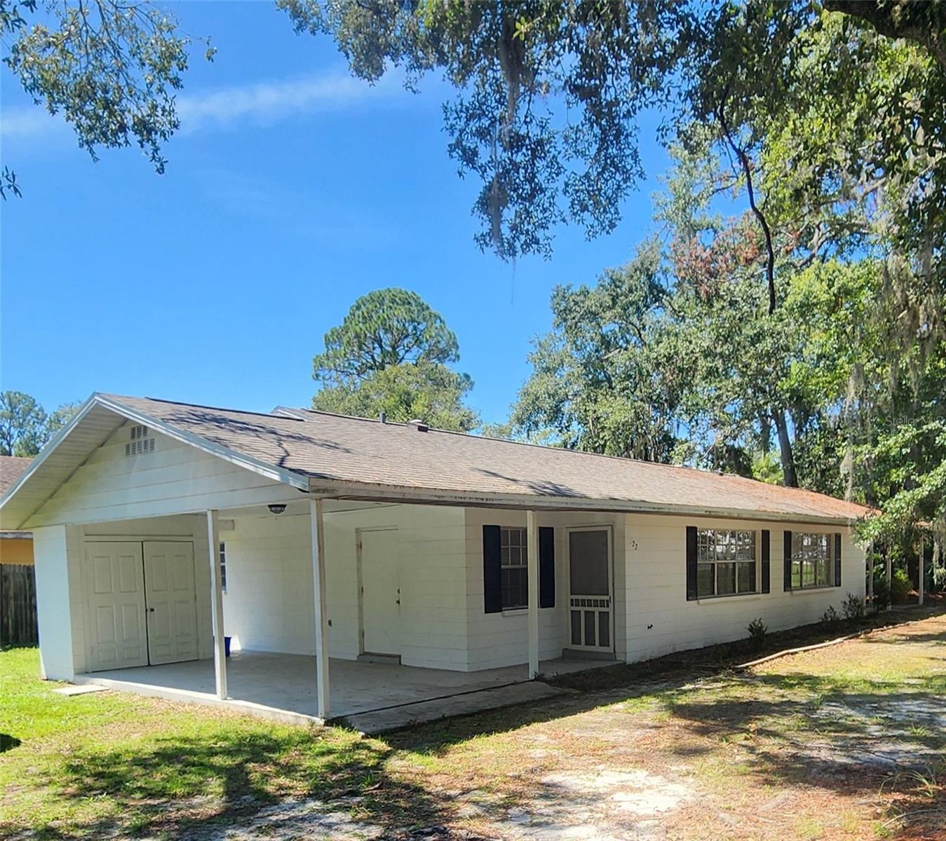 This beautifully updated 2-bedroom, 1 bathroom duplex is move-in ready and located less Than 10 Minutes from UF! The home features a brand-new kitchen with plenty of cabinets, sleek countertops, and stainless-steel appliances. Enjoy easy-care vinyl plank flooring throughout and fresh interior paint. Additional highlights include a covered carport, washer and dryer connections, and yard maintenance included in the rent. Pets are welcome! **Renter's insurance required **TENANT PLACEMENT WATSON DOES NOT MANAGE **
This is a must-see property – schedule your tour today!
Available : NOW