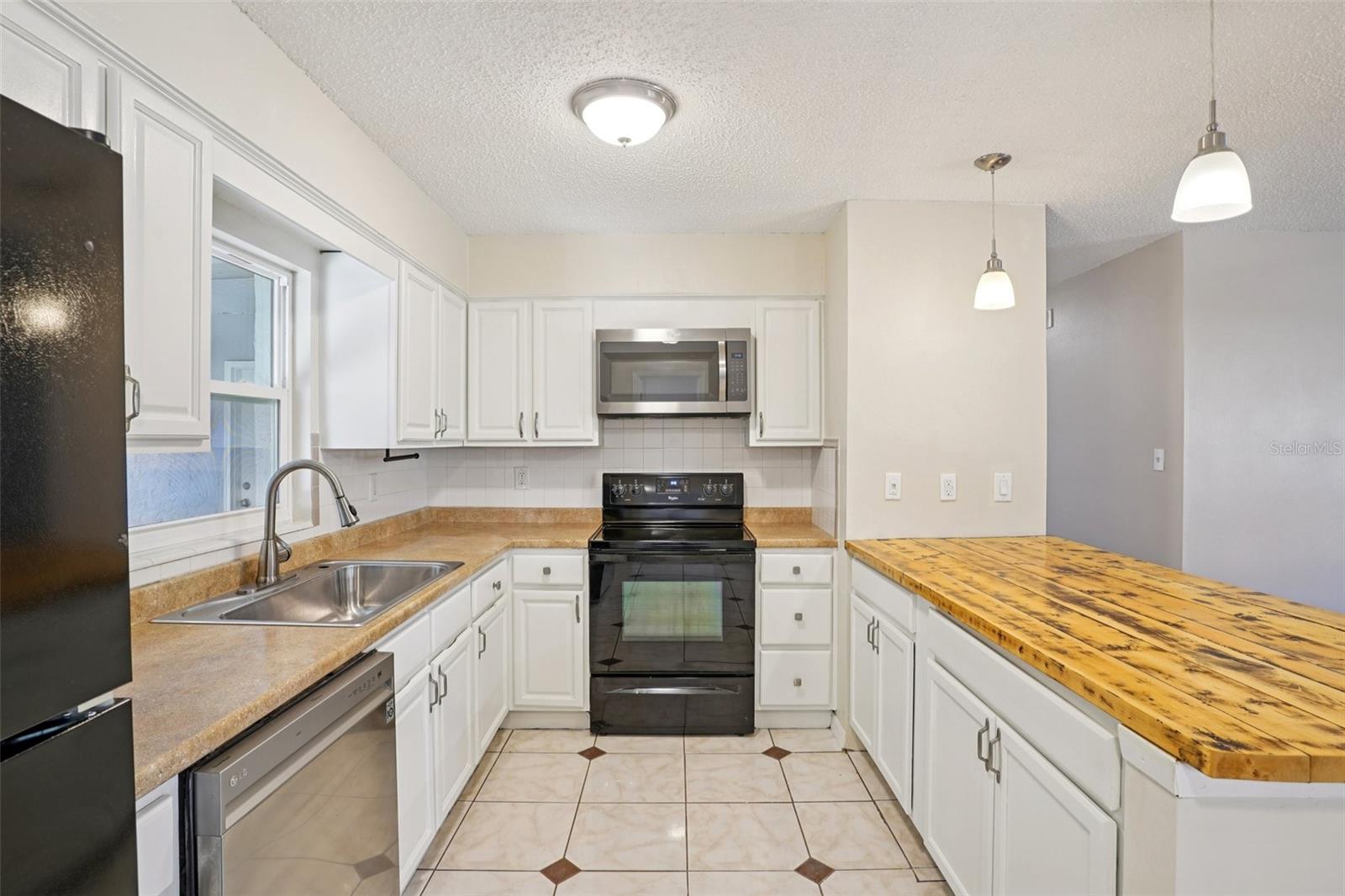 TAVARES JOSEPH CARLTON SUB - Residential