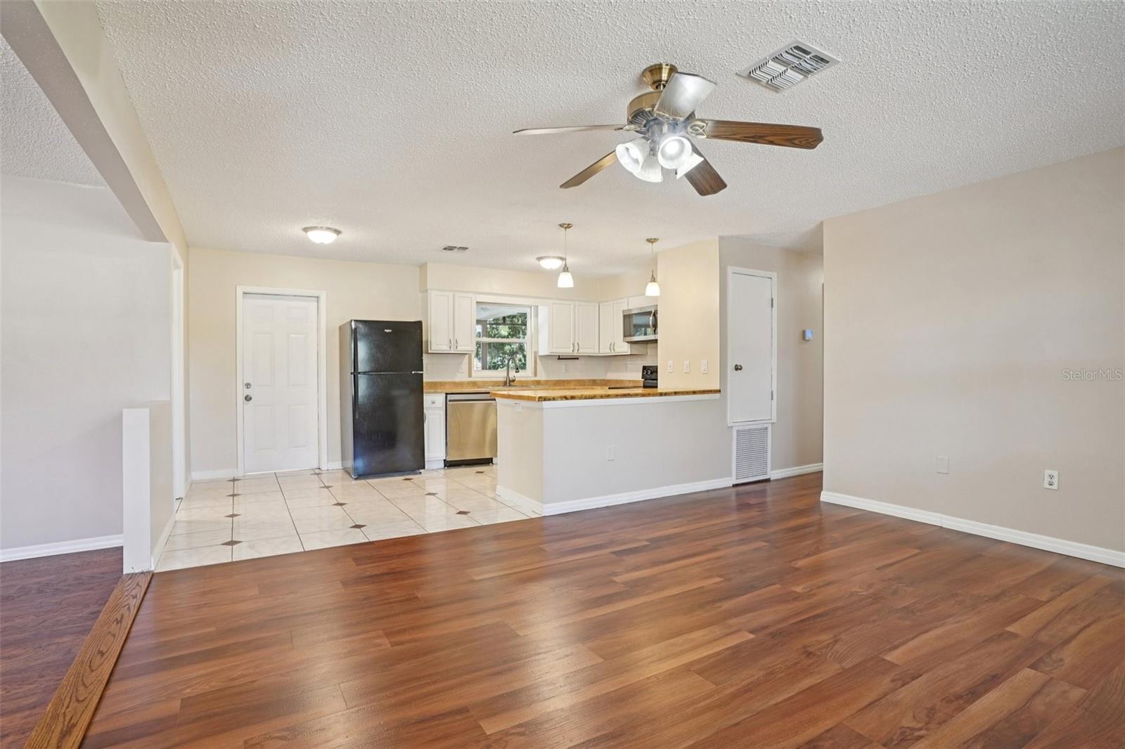 TAVARES JOSEPH CARLTON SUB - Residential