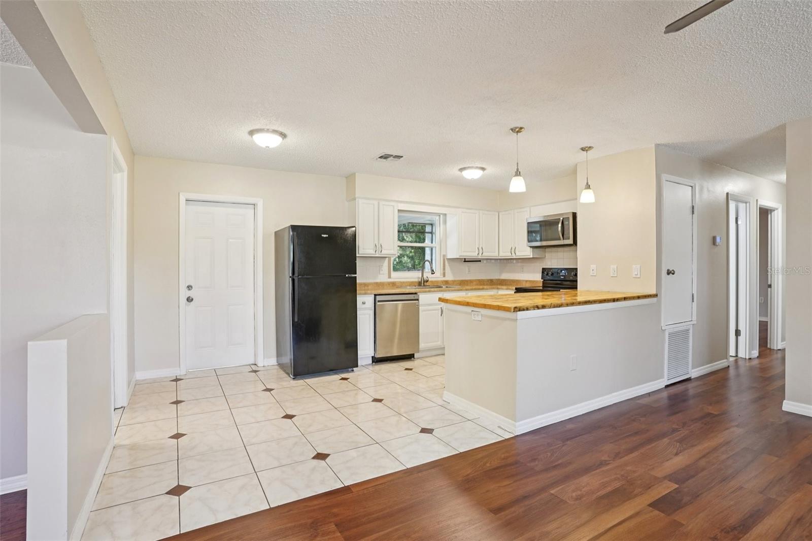 TAVARES JOSEPH CARLTON SUB - Residential